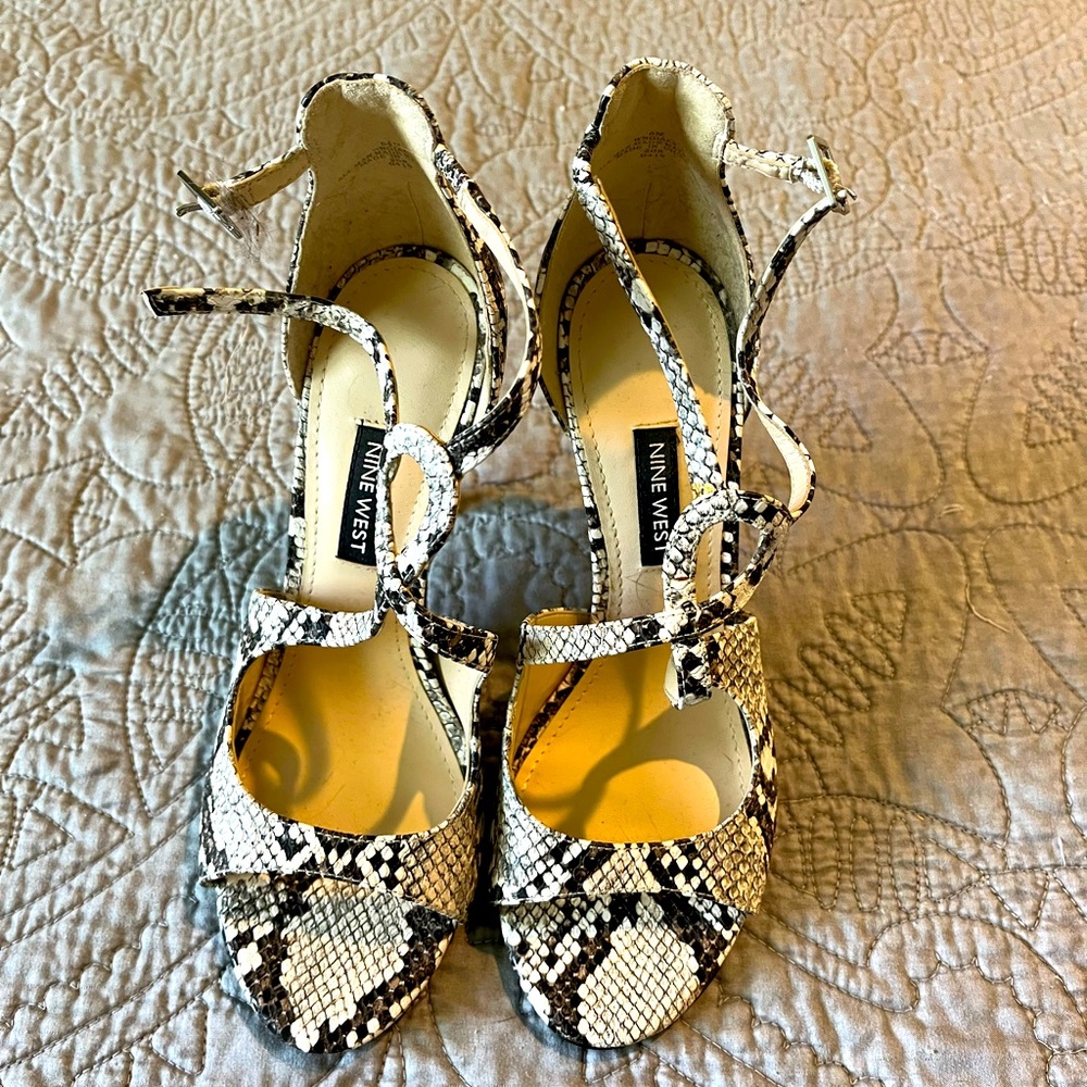 High heel shoe